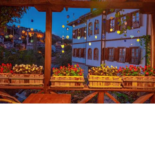 Cesmeli Konak Garden