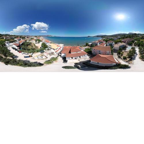 C'est La Vie Rooms and Suites