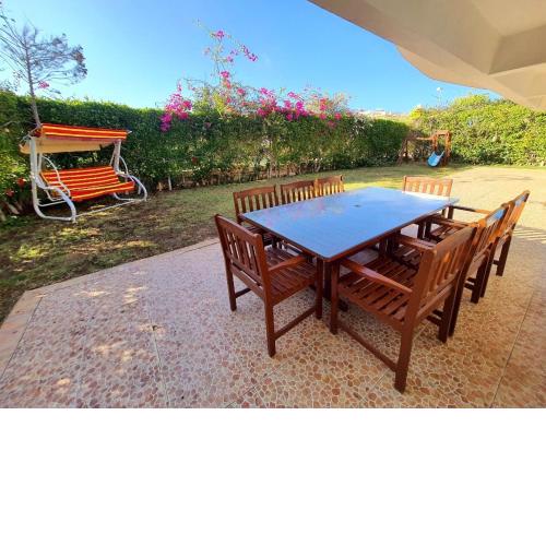 Chalet 3 bedrooms 2 toilets lotus north cost stand alone 3 air conditioner families are preferred available all year days & 3 blankets available