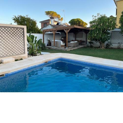 Chalet Ciudad Ducal con piscina y jardin