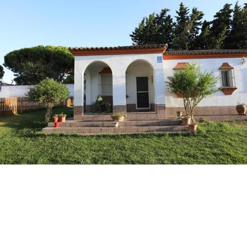 Chalet con piscina, amplio jardin y aire acondicionado