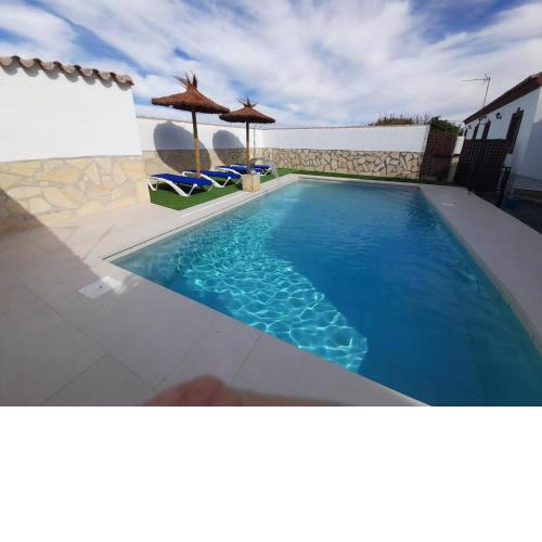 Chalet con piscina compartida Solo Familias II