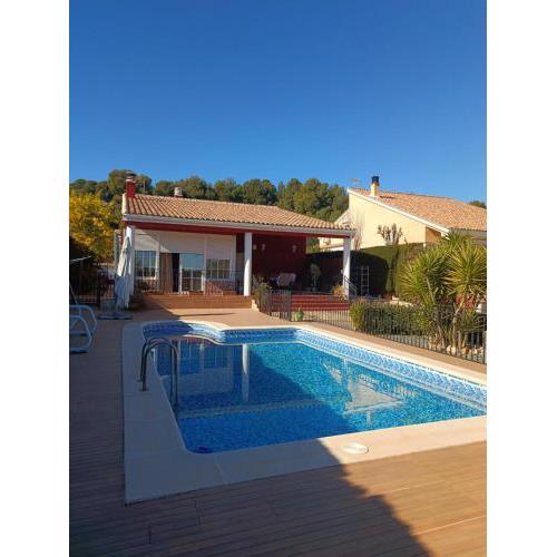 Chalet con piscina en Liria