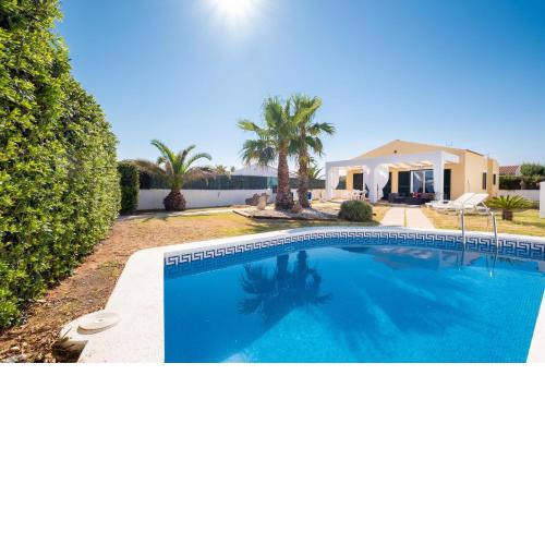 Chalet con piscina en Menorca