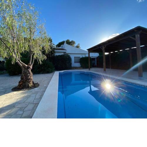 Chalet con piscina en Tres Cales