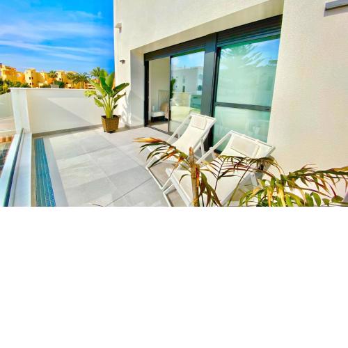 CHALET CON PISCINA PRIVADA EN LA URB. DE PUERTO REY