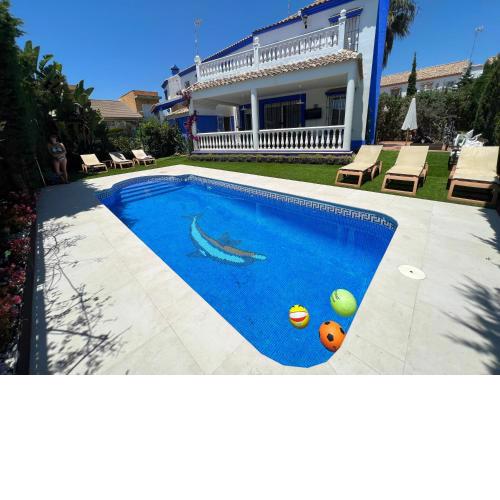 Chalet con piscina privada, parking y zona BBQ