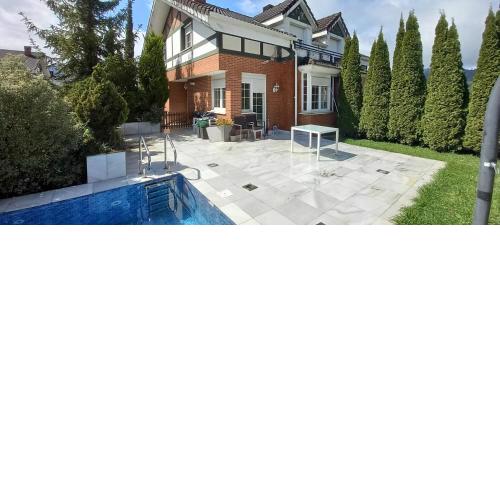 chalet con piscina, sauna y jacuzzi cerca del mar a media hora de bilbao y Santander