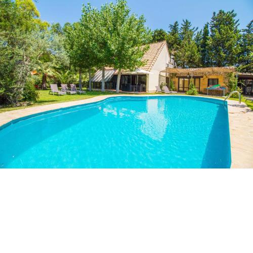 Chalet con piscina, Wifi y Smart TV