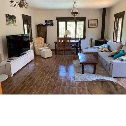 Chalet Dani con gallinero y parcela de 1000m a 5min de Puy Du Fou