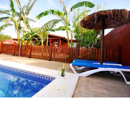 Chalet de madera piscina privada solo familias II
