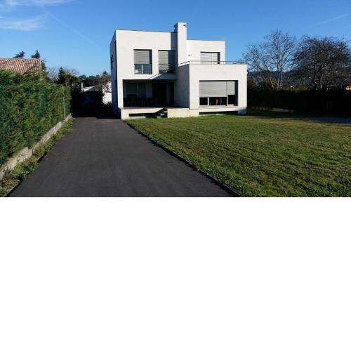 Chalet en Somió con finca independiente