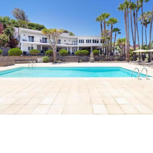 Chalet Holiday Home La Ideal by Interhome