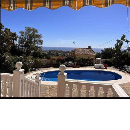 Chalet independiente con piscina privada en el idílico pueblo de Benalmadena
