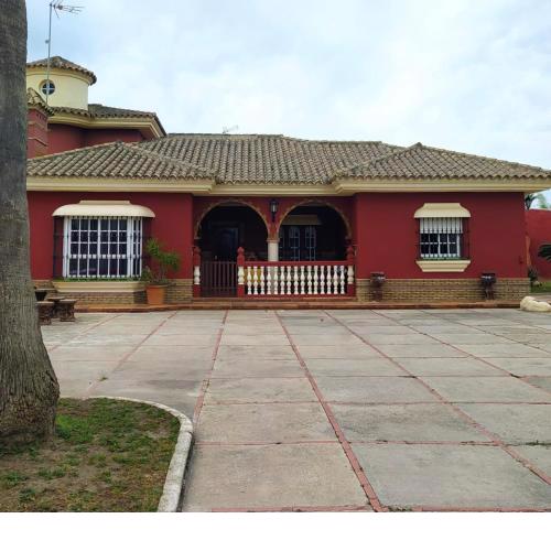 CHALET VACACIONAL a 10 minutos de la playa de La Barrosa