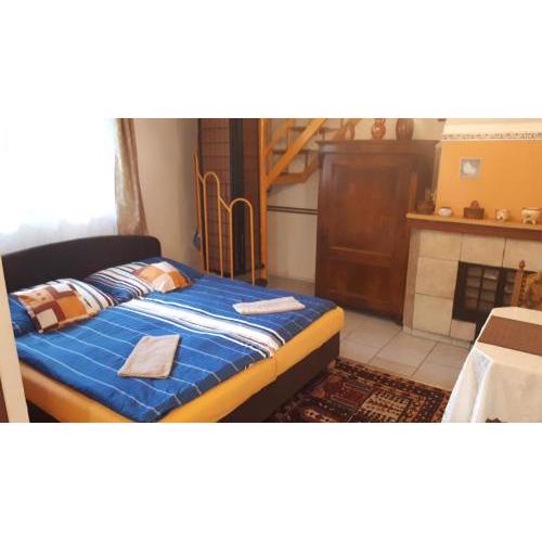 Chalupa, 3x apartmány, 11 lůžek.