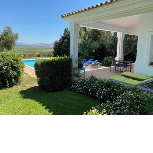 Charming 2 bedroom villa on Fairplay Golf course