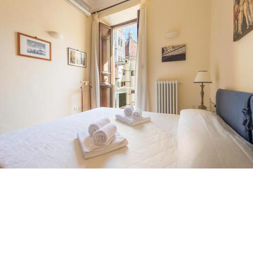 CHARMING 2BED APARTMENT overlooking DUOMO - hosted by Sweetstay