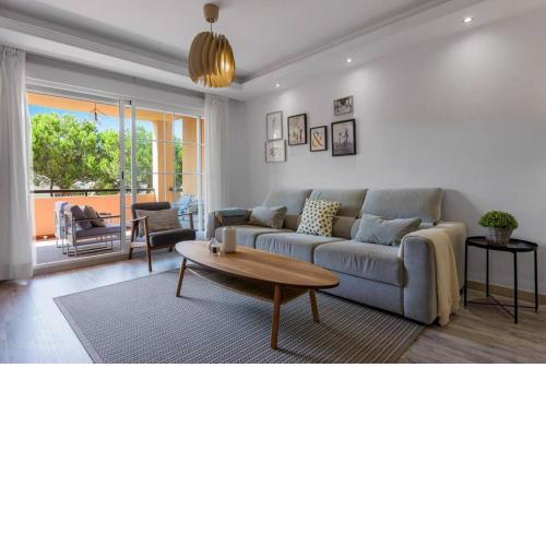 Charming 3Br Apartment 3 min. away from the Beach