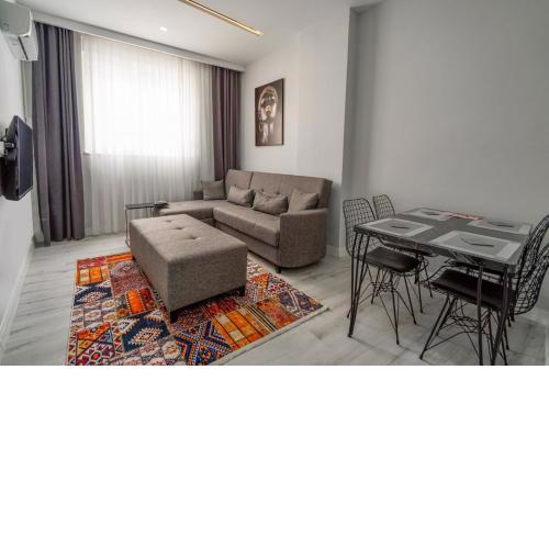 Charming and Central Flat near Beach in Muratpasa