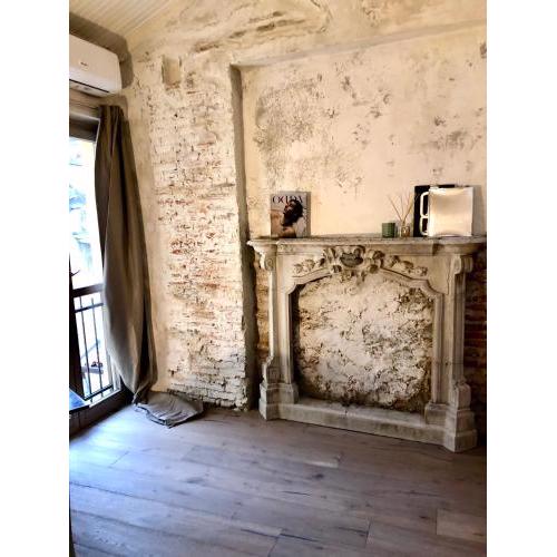 Charming and Design Attic Loft Central Milan in coolest area Navigli Ticinese