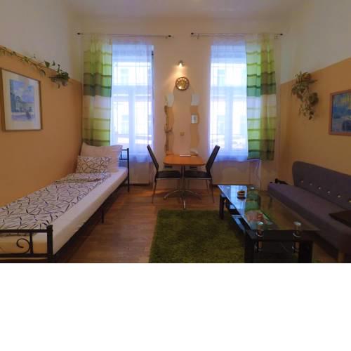 Charming Apartment near Metro & Schönbrunn Palace