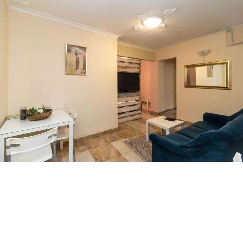Charming Artistic Central Apartment