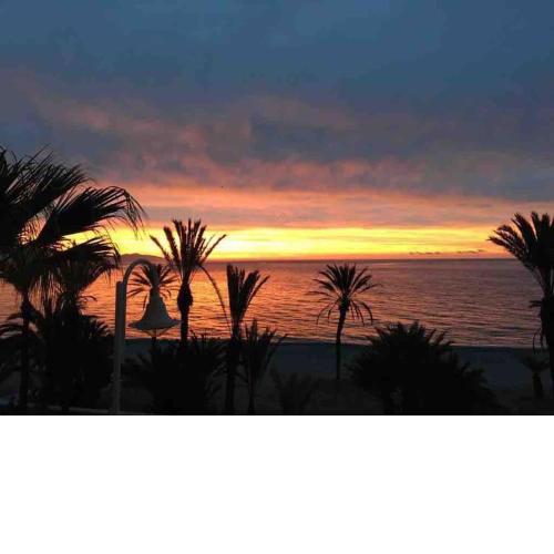 Charming beachfront apartment with /wifi
