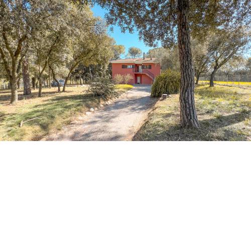 Charming country house with pool and huge garden