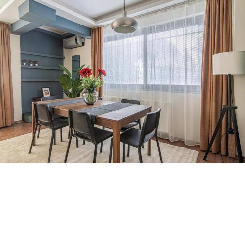 Charming Flat with Backyard Close to Zorlu Center