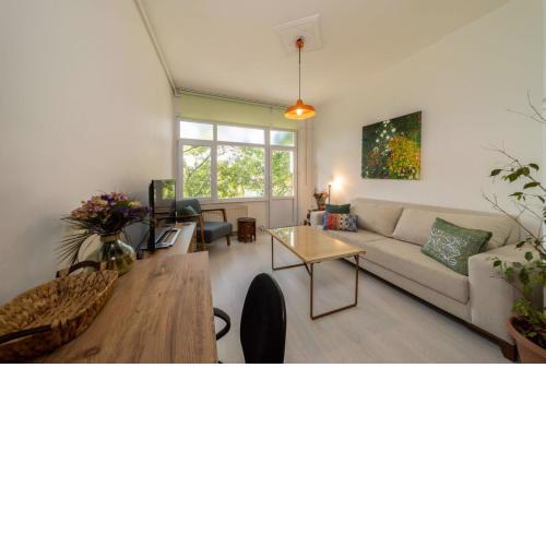 Charming Flat with Refreshing View in Kadikoy