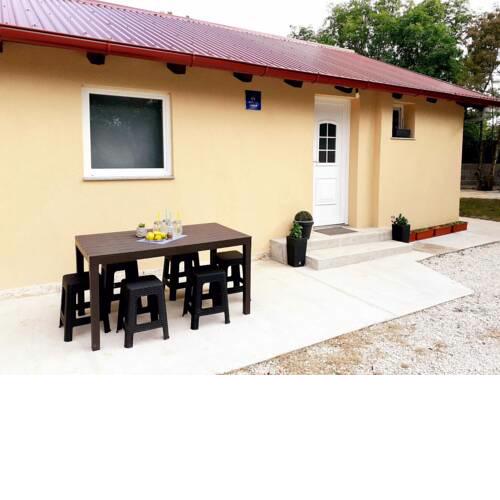 Charming little holiday house Greiss with jacuzzi