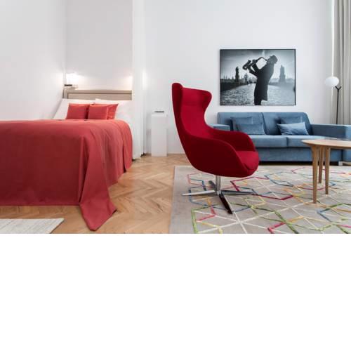 Charming NEW apartment near Old Town square