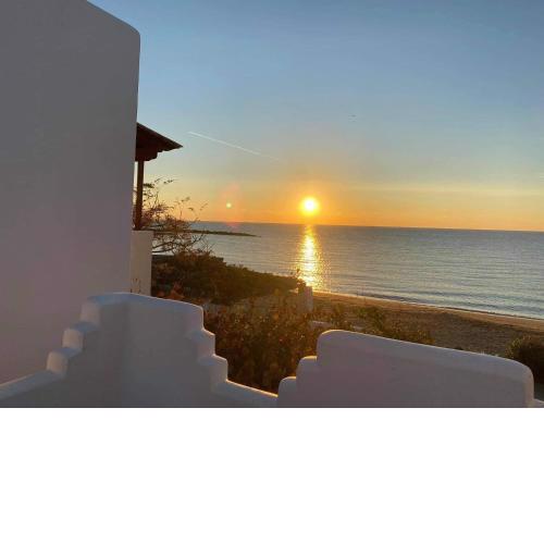 Charming Seafront Studio Skyros Seaside Serenade