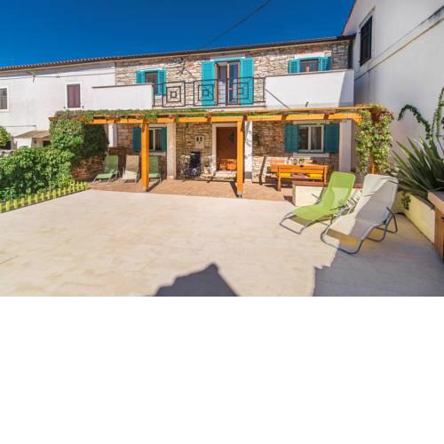 Charming stone house with Fenced Yard - Casa Dina Valbandon