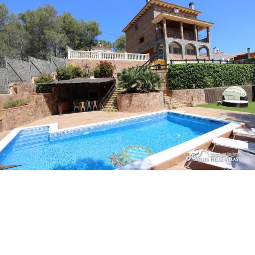 Charming Villa Del Cel, peaceful location, private pool and A/C