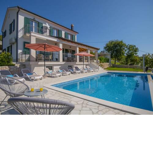 Charming Villa in Glavina Donja with Infinity Pool