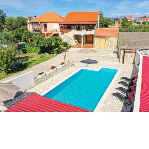 Charming Villa in Policnik with Pool