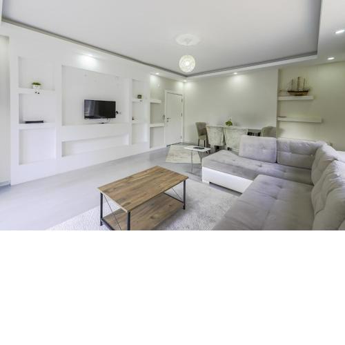 Charmy Flat with Balcony 6 min to Duden Waterfall