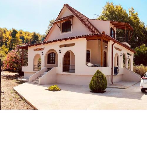 Cheerful artist villa in the genuine part of Evia Greece