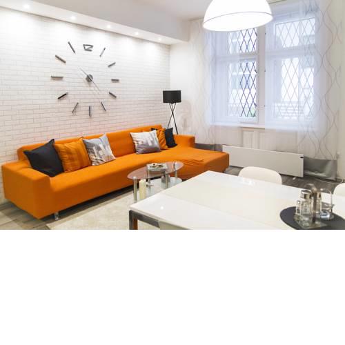 Cheery-roomy flat in a downtown walking street