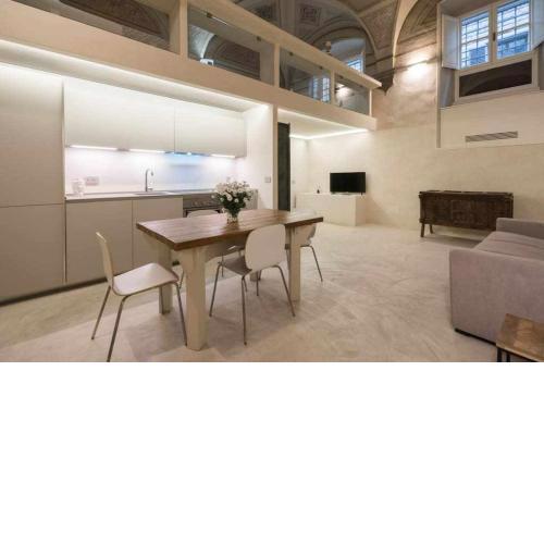 Cherubini Apartment With Frescoes