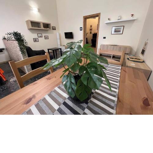 Chiaia Sunny flat with balcony - next to Seaside!