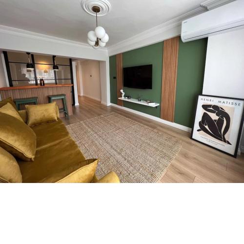 Chic and spacious 2BR apartment close to Taksim