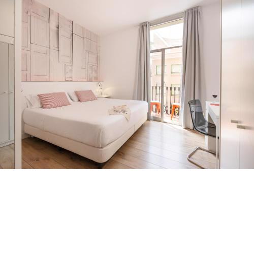 Chic & Basic Tallers Hostal
