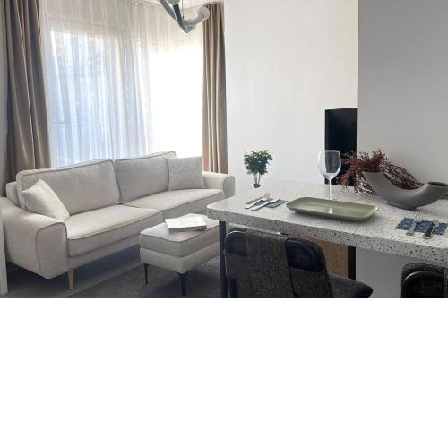 Chic & Brand New 1BR Luxury w/ Parking & Gym #5B