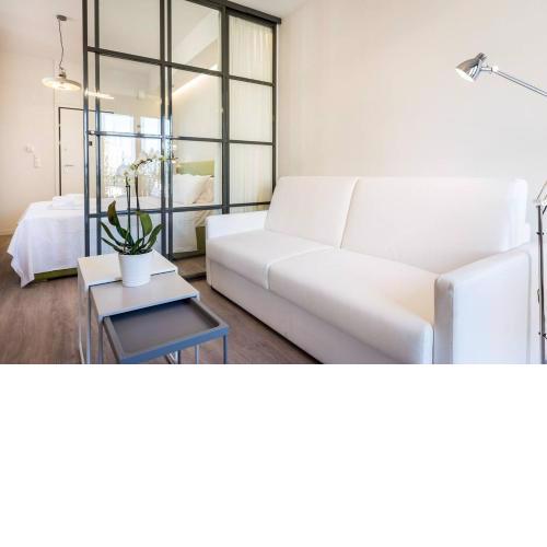 Chic central flat with terrace between Syntagma & Monastiraki