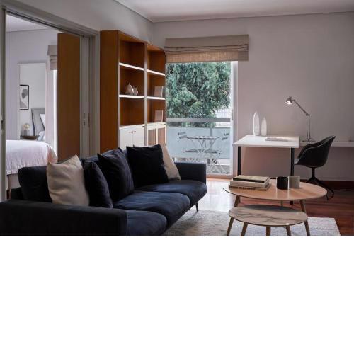 Chic designer home next - Hilton