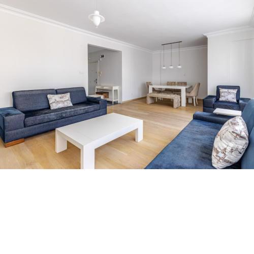 Chic Flat w Balcony 5 min to Moda Coast
