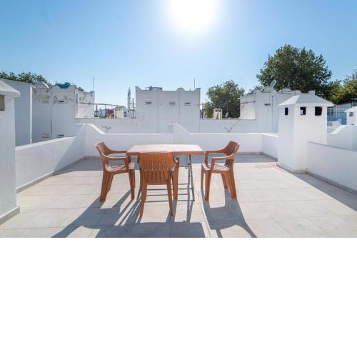 Chic Flat w Terrace 3 min to Beach in Bodrum